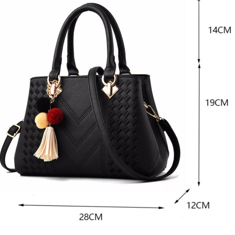 Bolsa feminina La Vellure preta em Couro Legítimo com zíper e alça ajustável