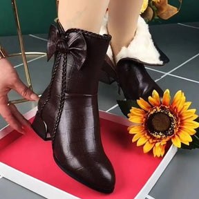 Bota Feminina Inverno Luxcrépia – Elegância e Conforto com Design Atemporal