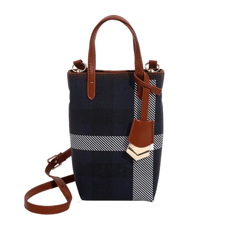 Bolsa Crossbody Feminina Étoile Envy – Design Estruturado Xadrez com Toque Europeu Clássico