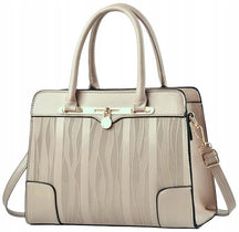 Bolsa feminina bege com alça confortável e acabamento elegante
